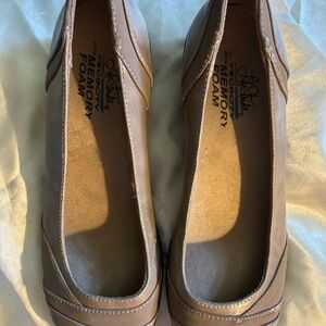Life Stride Women's Taupe Flats